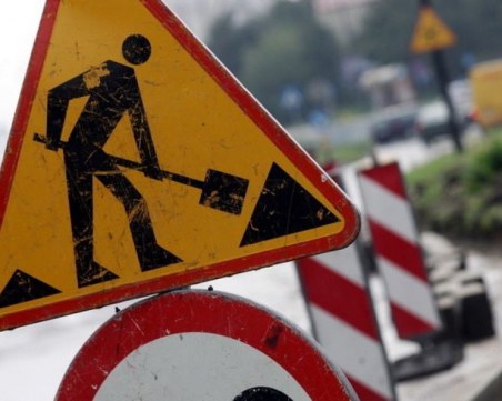 Спират движението по пътя между Кричим и Стамболийски