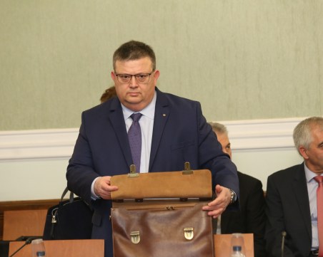 Цацаров погна партийните субсидии: Да се провери дали взимат с 2.32 лв. повече!