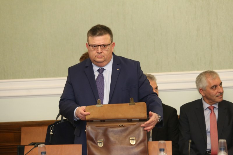 Цацаров погна партийните субсидии: Да се провери дали взимат с 2.32 лв. повече!