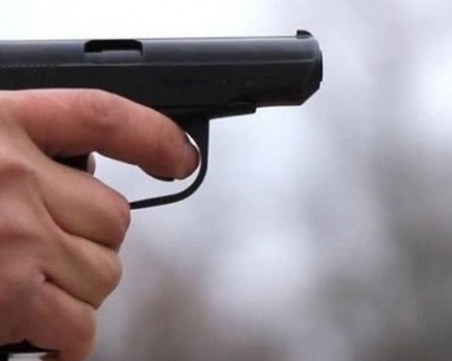 52-годишен нахлу с пистолет в болница, търсел позната