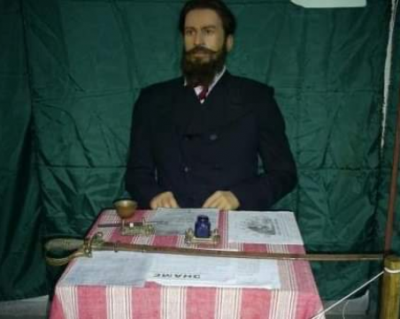 Българщината е жива! Бивш военен пази в дома си восъчен Христо Ботев