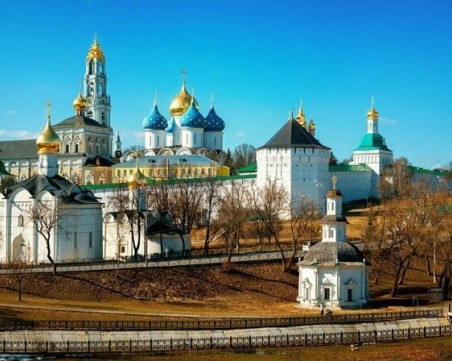 Пиян поп закла колега заради парите на миряните