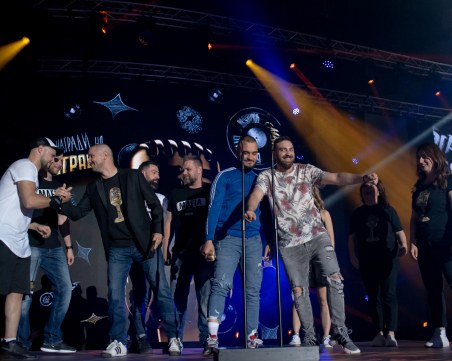 В Пловдив: 6000 аплодираха Скандау на наградите на БГ радио