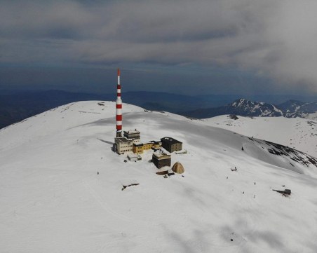 Зимна приказка през пролетта: Да се качиш на тавана на Балкана