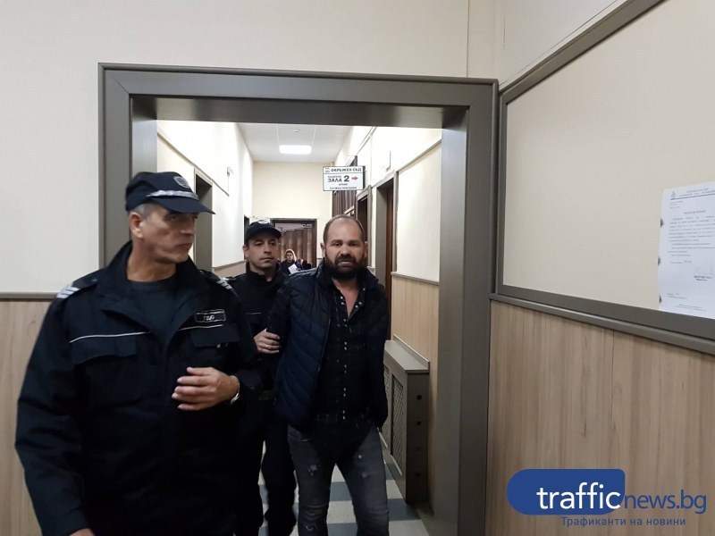 Любимият на Мегз - вън от ареста, Рончев излиза срещу 5 бона