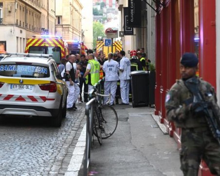 Мъж на колело оставил експлозивите в Лион, издирват го