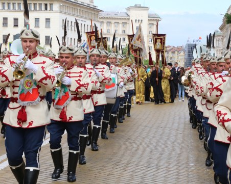 Празник е! Започна тържественото шествие в София