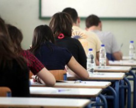 Бесните на МОН абитуриенти излизат на протест в понеделник!