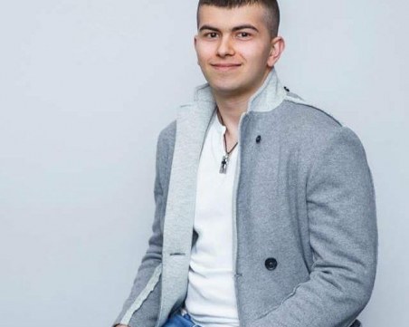 Как тежко заболяване превърна тийнейджър в българския Стивън Кинг?