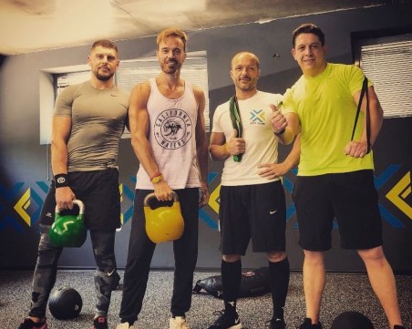 Ники Илиев и водещ от Нова тв тренират в пловдивска зала