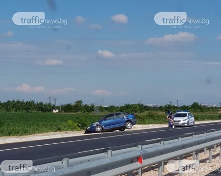 Отново катастрофа на пътя Пловдив – Асеновград, кола се озова в канавката
