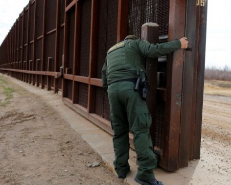 Зелена светлина за оградата по границата между САЩ и Мексико