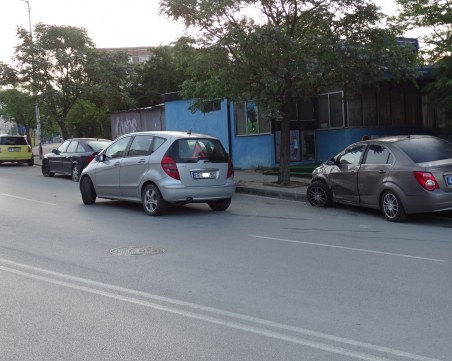 19-годишна сервитьорка заспа зад волана, натресе се в две коли