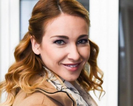 Алекс Раева ще става майка! Певицата съобщи новината в Instagram