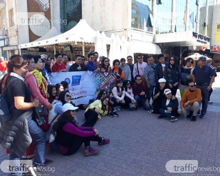Главната в Пловдив е необичайно пуста! Само група от Тайланд озвучава центъра