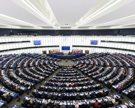Какви са функциите на Европарламента? Защо е важно за кого гласуваме?