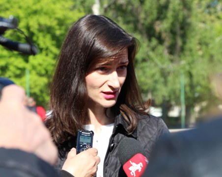 Мария Габриел: Гласувах за една силна и уважавана България!