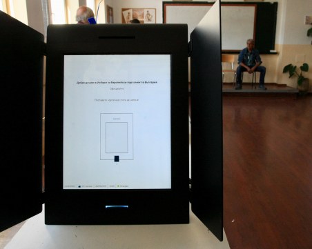 Машинният вот секна в 10 секции в страната. Проблемите – непреодолими!