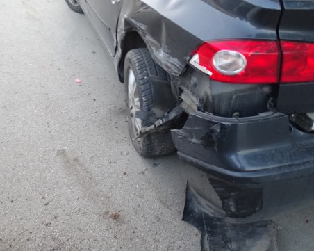 Млада шофьорка заспа на волана след работа! Не била пияна