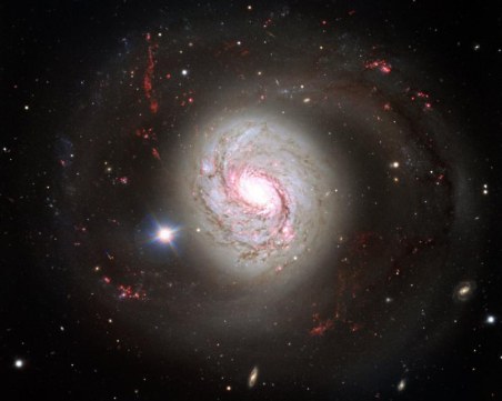 Откриха странна галактика, която се приближава към Млечния път