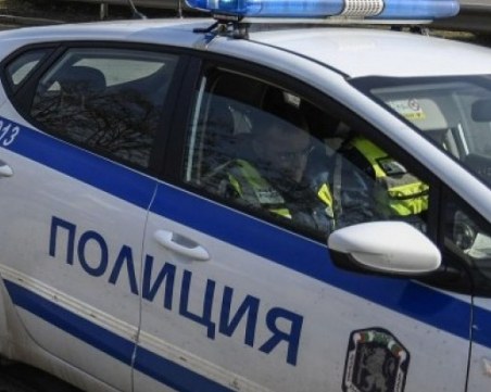 Пияна жена от Велико Търновско счупи огледалото на патрулка