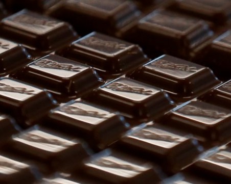 В Смолян агитират с шоколади с логото на партия