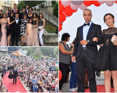 Асеновград изпрати своите абитуриенти по червен килим