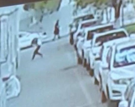 Героична постъпка: Светкавична реакция на мъж спаси 2-годишно, падащо от петия етаж