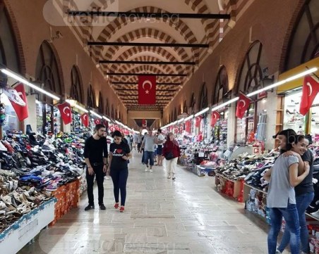 Инвеститори: Лирата ще се срине до 10 за 1 долар или под 20 стотинки