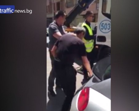 Появи се видеото от скандала между Мартин Камбуров и полицаите
