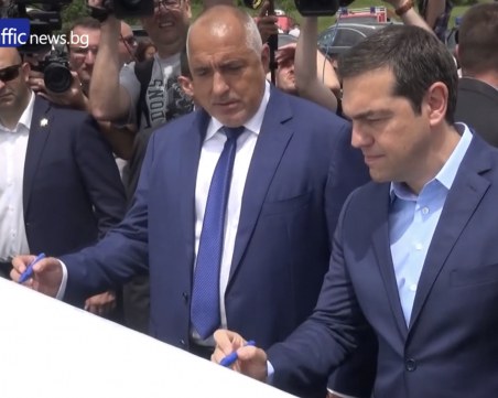 Ципрас подаде оставка, хвърли Гърция в предсрочни избори