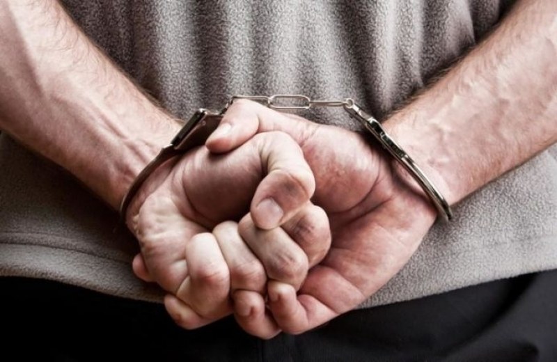 Арестуваха 21-годишен наркопласьор в Карлово