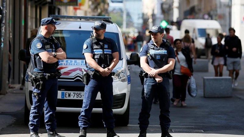 Вътрешният министър на Франция: Има задържан за атаката в Лион!