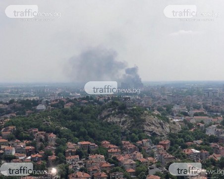 Черен дим се стеле над Пловдив