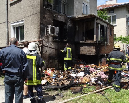 Гараж изгоря напълно в Благоевград, няма пострадали хора