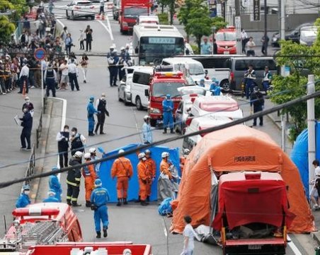 Нападение в Токио! 3-ма убити и 19 ранени с нож на автобусна спирка