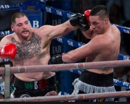 Съперникът на Джошуа налагал полицаи като малък