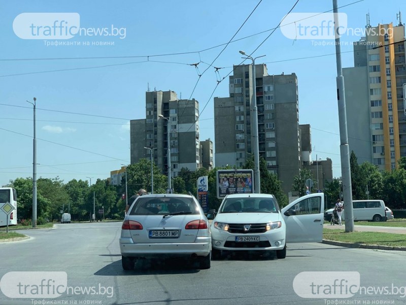 Две коли се помляха на едно от кръговите в Тракия