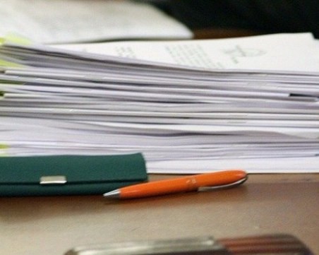 България с армия от чиновници! 130 005 души, с нелоши заплати – до 4 бона