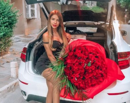 Любимият на Мими от сестрите Алеса я изненада с 203 червени рози