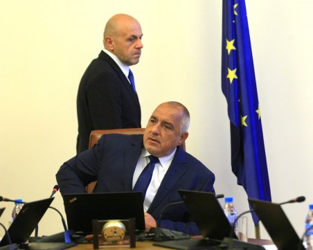 Вадим български лични документи в чужбина с едно посещение в консулската служба