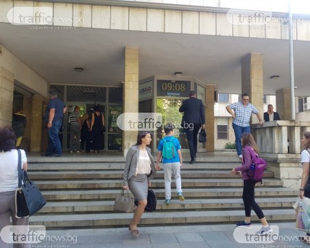 За по-малко от час: Претърсиха сградата на съда в Пловдив, бомба няма