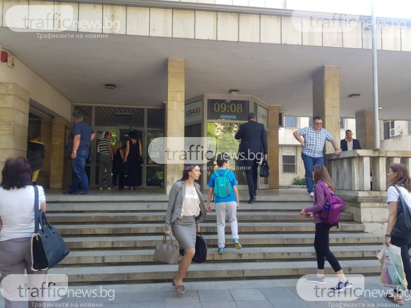 За по-малко от час: Претърсиха сградата на съда в Пловдив, бомба няма