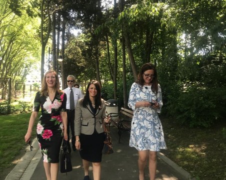 Ангелкова разходи египетската си колежка из Морската в Бургас