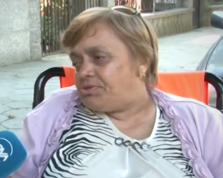 Джип срещу инвалидна количка. Шофьор нападна баба, пречела му