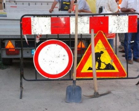 Изграждат нов топлопровод в Пловдив, затварят улица в центъра