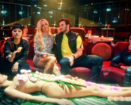 Парис Хилтън направи Джени Суши за посмешище в новата си песен