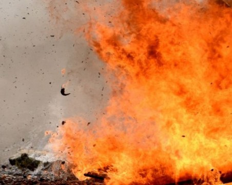 Пожар между два хотела в Слънчев бряг! Изгоря микробус