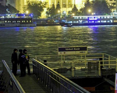 Трагедията в Дунав: Още издирват 20-тина от потъналото корабче в Будапеща