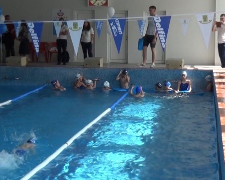 Плувното лято открито! Отвори врати ремонтираният плувен басейн в СУ